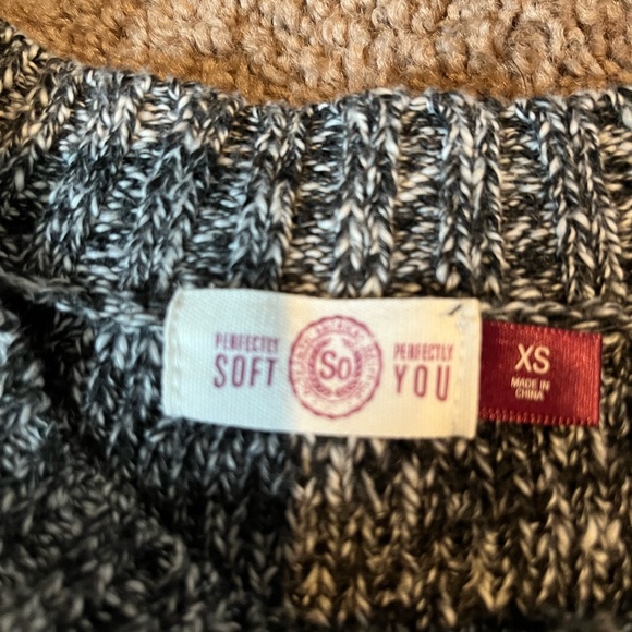 NWOT Sweater - Picture 7 of 9